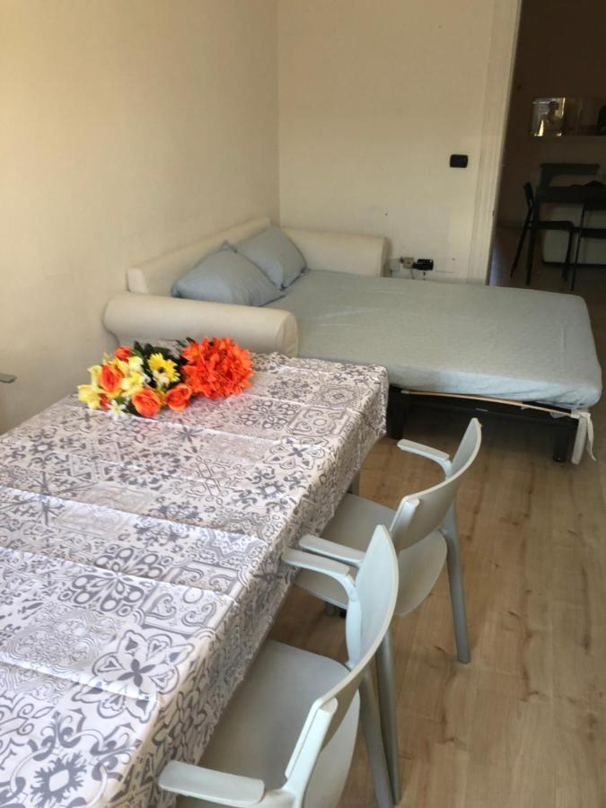 Charming 1-Bed Apartment In Milano Eksteriør billede